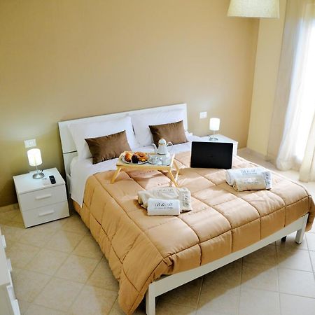 B&B La Casa Di Betty Albanella Exteriör bild