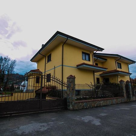 B&B La Casa Di Betty Albanella Exteriör bild