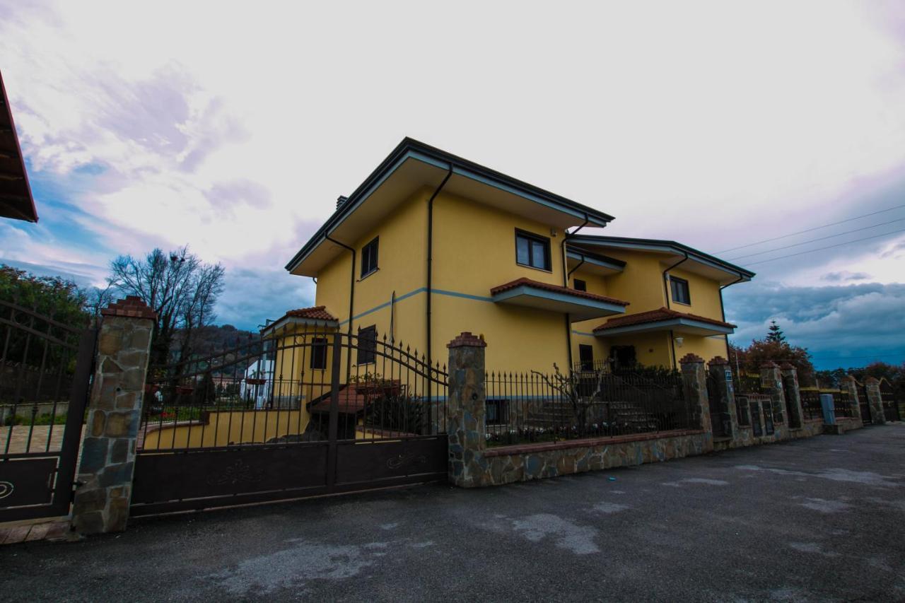 B&B La Casa Di Betty Albanella Exteriör bild